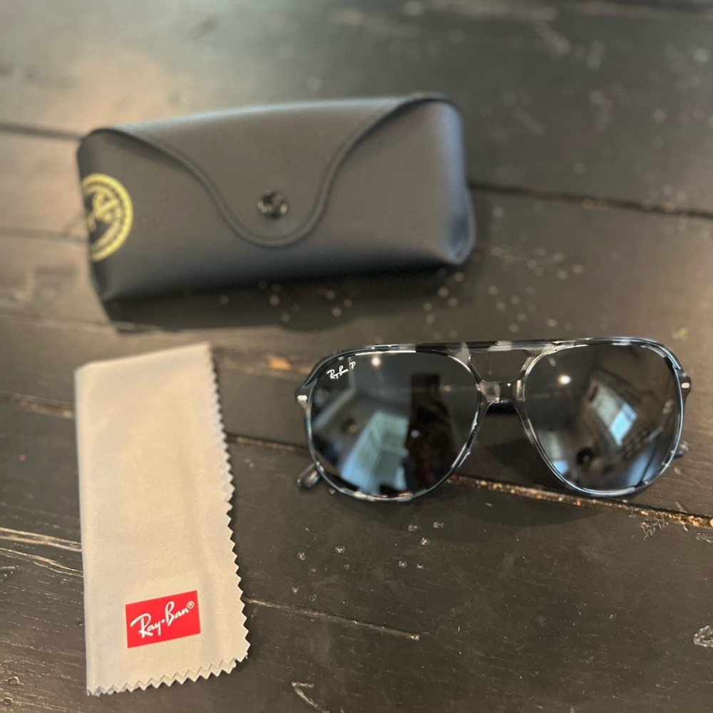 Ray-Ban Black Aviator Sunglasses